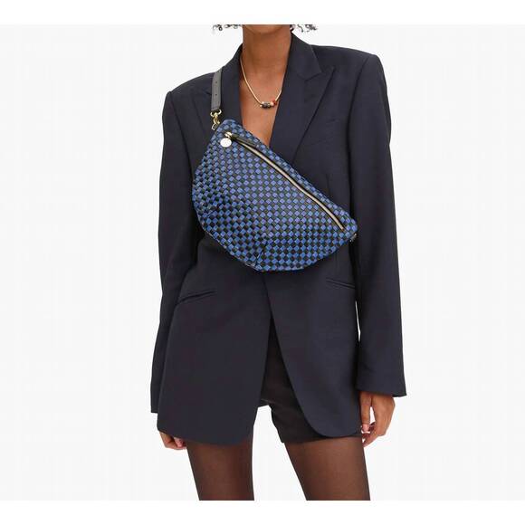 NEW CLARE V. women's petit moyen messenger bag in black/cobalt woven checker - Picture 7 of 7